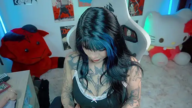 Snapshot of Deadly_Doll chatting on June 29, 11:27 pm Deadly Doll online show from June 29, 11:27 pm