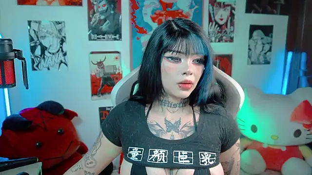 Snapshot of Deadly_Doll chatting on July 24, 8:29 pm Deadly Doll online show from July 24, 8:29 pm