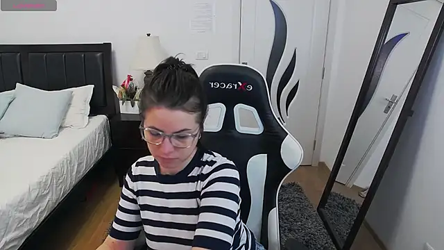 Snapshot of AmyPure_ chatting on March 30, 6:25 am AmyPure online show from March 30, 6:25 am