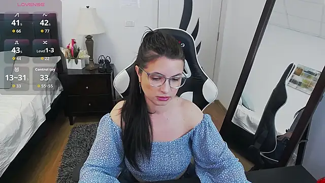 Snapshot of AmyPure_ chatting on April 15, 6:53 am AmyPure online show from April 15, 6:53 am