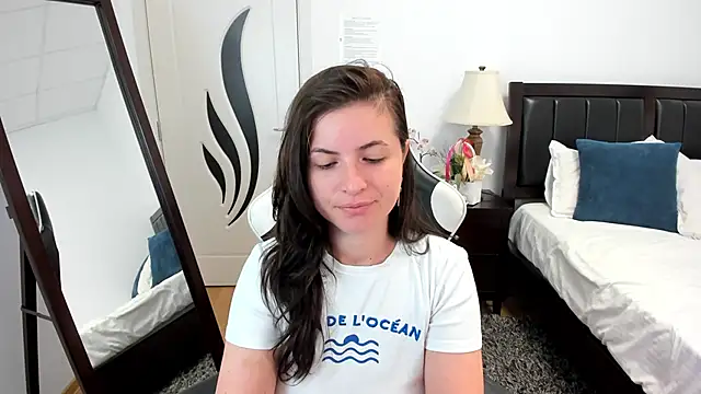 Snapshot of AmyPure_ chatting on June 19, 4:17 am AmyPure online show from June 19, 4:17 am