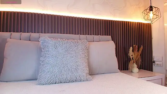 SHANONCLARK online show from December 22, 7:11 pm