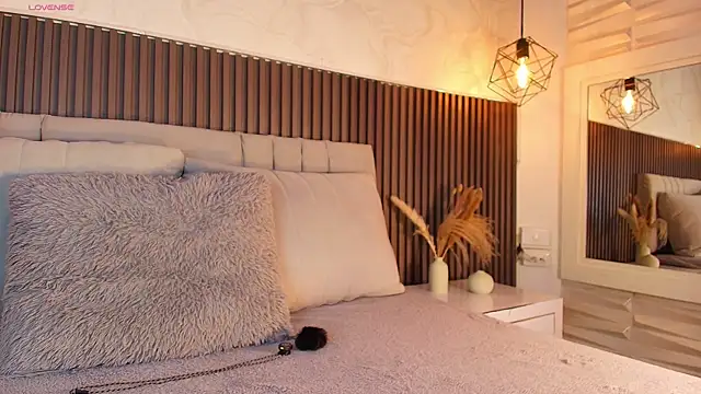 SHANONCLARK online show from January 10, 6:09 pm