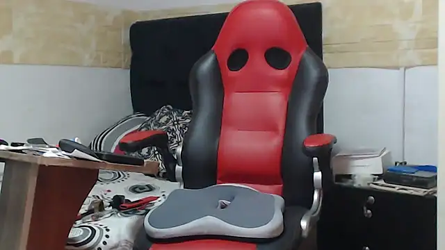 VALENTINO1983  online show from October 4, 4:38 pm