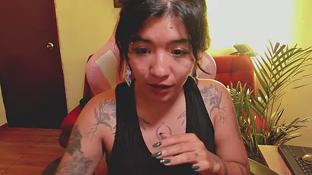 Snapshot of annie_walker6 chatting on January 4, 2:46 am annie walker6 online show from January 4, 2:46 am