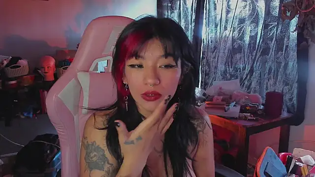 Snapshot of annie_walker6 chatting on November 9, 6:28 pm annie walker6 online show from November 9, 6:28 pm