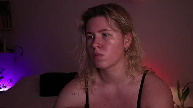 moonamii online show from November 11, 4:18 pm