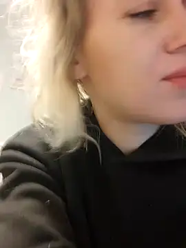 Snapshot of Linda_Gregory chatting on December 12, 2:04 am Linda Gregory online show from December 12, 2:04 am