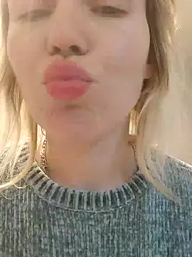 Snapshot of Linda_Gregory chatting on February 11, 11:22 pm Linda Gregory online show from February 11, 11:22 pm