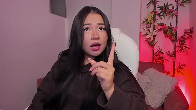 Snapshot of Lulu_Sakura_ chatting on December 15, 10:39 am Lulu Sakura  online show from December 15, 10:39 am