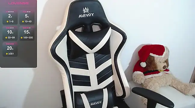 Snapshot of alice_middlee chatting on December 14, 4:52 pm alice middlee online show from December 14, 4:52 pm