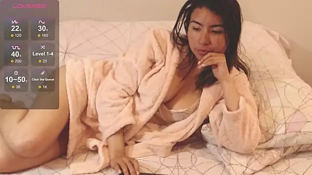 Snapshot of alice_middlee chatting on September 23, 3:37 pm alice middlee online show from September 23, 3:37 pm