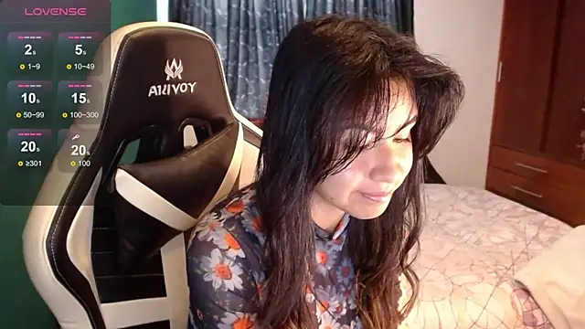 alice middlee online show from May 25, 3:07 pm
