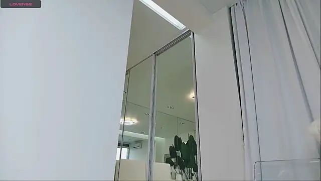 Snapshot of wowEva chatting on March 20, 8:20 am wowEva online show from March 20, 8:20 am