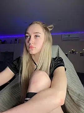 Snapshot of Good__Girl_ chatting on February 8, 6:22 pm Good Girl online show from February 8, 6:22 pm