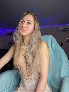 Snapshot of Good__Girl_ chatting on April 10, 11:26 am Good Girl online show from April 10, 11:26 am