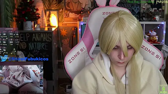 Snapshot of ShiroiFubuki chatting on December 15, 7:31 pm ShiroiFubuki online show from December 15, 7:31 pm