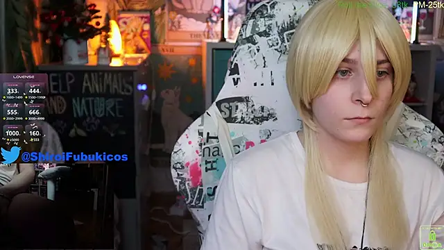 Snapshot of ShiroiFubuki chatting on December 27, 5:16 pm ShiroiFubuki online show from December 27, 5:16 pm