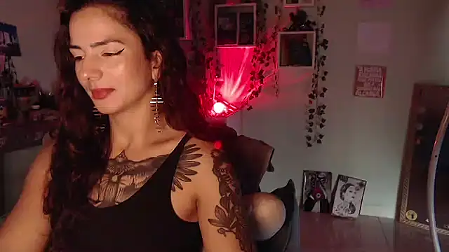 Snapshot of BeellyDance chatting on February 19, 6:48 pm BeellyDance online show from February 19, 6:48 pm