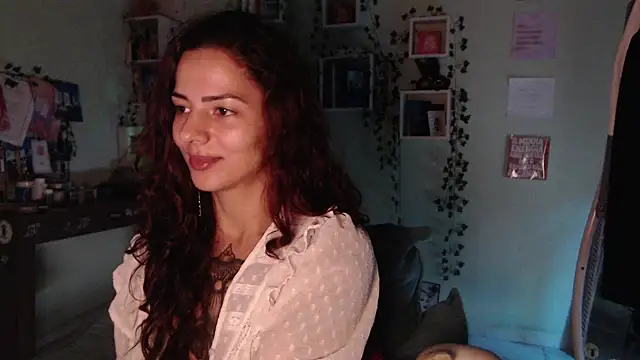 Snapshot of BeellyDance chatting on February 25, 12:59 pm BeellyDance online show from February 25, 12:59 pm