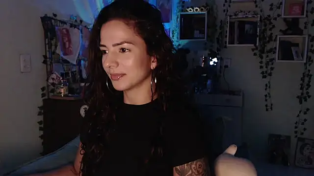 Snapshot of BeellyDance chatting on March 6, 6:37 pm BeellyDance online show from March 6, 6:37 pm