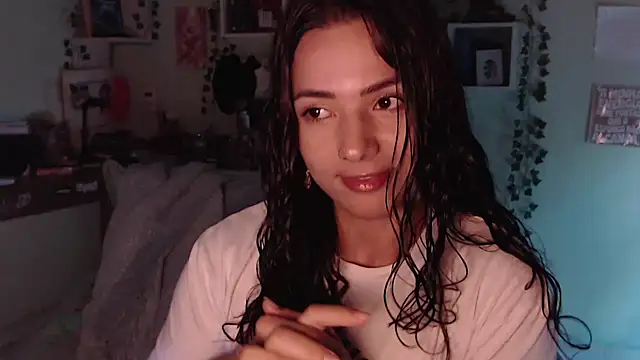 Snapshot of BeellyDance chatting on April 1, 7:00 pm BeellyDance online show from April 1, 7:00 pm