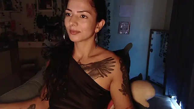 Snapshot of BeellyDance chatting on April 4, 8:17 pm BeellyDance online show from April 4, 8:17 pm