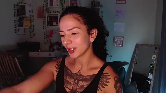 Snapshot of BeellyDance chatting on April 13, 6:46 pm BeellyDance online show from April 13, 6:46 pm
