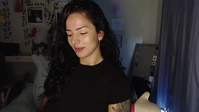 Snapshot of BeellyDance chatting on April 14, 11:16 am BeellyDance online show from April 14, 11:16 am