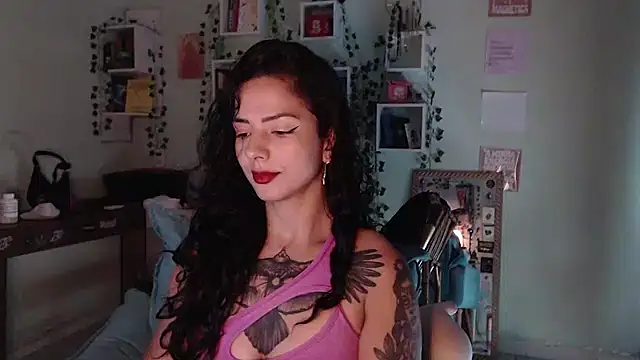 Snapshot of BeellyDance chatting on April 21, 2:01 pm BeellyDance online show from April 21, 2:01 pm