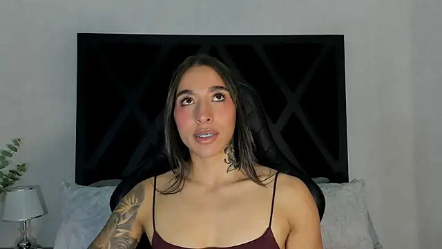 KAYLA BATISTA online show from June 14, 12:08 am