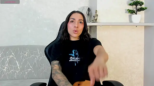 Snapshot of KAYLA_BATISTA chatting on July 12, 1:35 pm KAYLA BATISTA online show from July 12, 1:35 pm