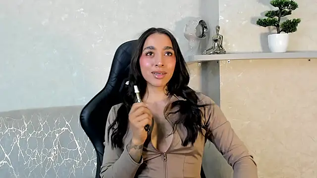 Snapshot of KAYLA_BATISTA chatting on July 16, 10:49 pm KAYLA BATISTA online show from July 16, 10:49 pm