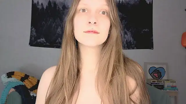 Snapshot of SolarAlice chatting on March 10, 4:56 pm SolarAlice online show from March 10, 4:56 pm