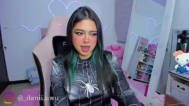CuteDani  online show from June 4, 5:35 am