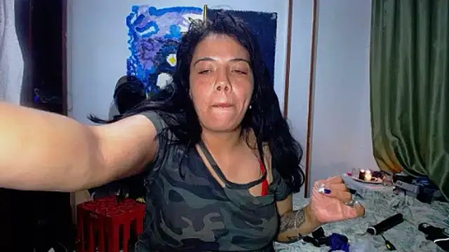 AmaraRoberts420 online show from June 1, 1:40 am