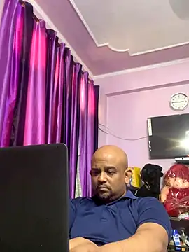 Dick 6inches online show from November 8, 9:09 am