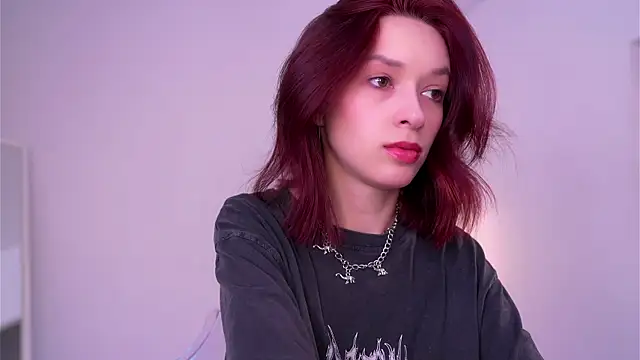 VivianLy  online show from March 18, 8:14 am