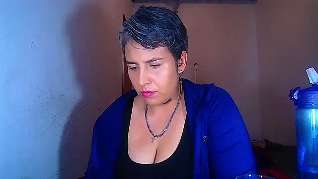 Snapshot of Yessi_rousse chatting on July 15, 1:00 am Yessi rousse online show from July 15, 1:00 am