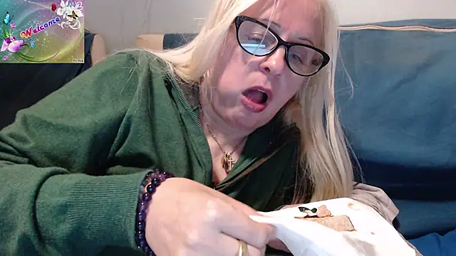 martachatte online show from October 7, 7:55 pm