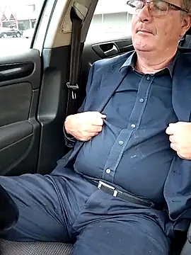 stiffandlubedxh online show from March 19, 9:05 pm