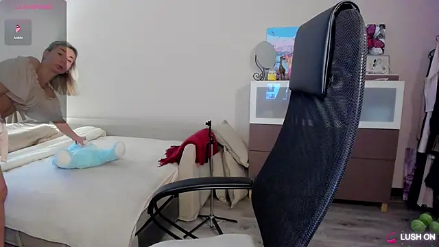 DannaEvan online show from December 15, 3:33 am