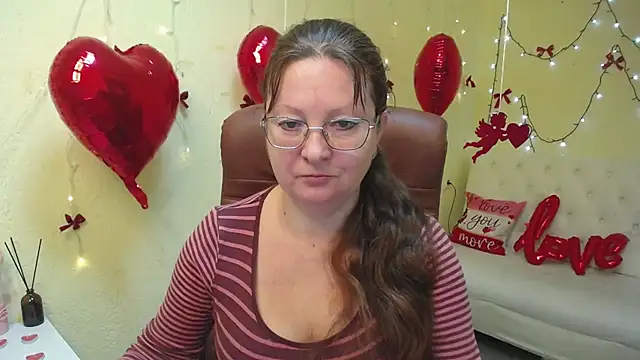 VanessaHotts online show from February 6, 8:51 am