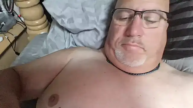 Snapshot of Bigbear0563 chatting on October 14, 3:57 pm Bigbear0563 online show from October 14, 3:57 pm