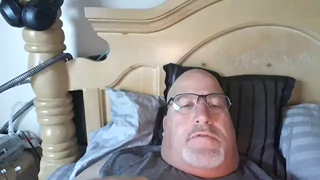 Snapshot of Bigbear0563 chatting on October 19, 3:12 pm Bigbear0563 online show from October 19, 3:12 pm