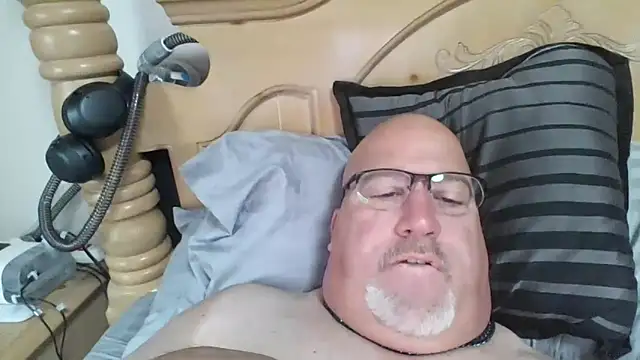Snapshot of Bigbear0563 chatting on October 23, 2:27 pm Bigbear0563 online show from October 23, 2:27 pm