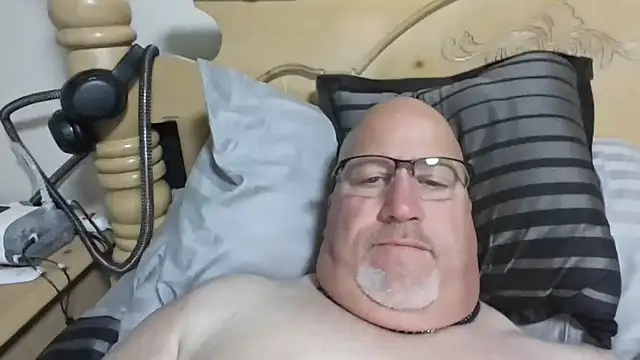 Snapshot of Bigbear0563 chatting on October 27, 5:55 am Bigbear0563 online show from October 27, 5:55 am