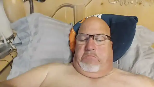 Bigbear0563 online show from May 26, 2:24 pm