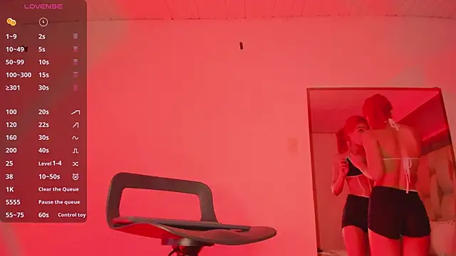 Emmily Savage online show from January 14, 4:04 am