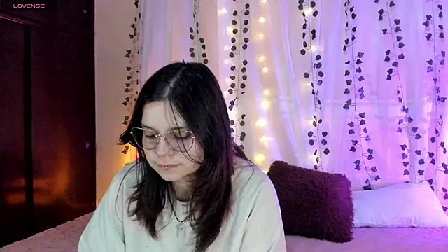 Mey moon online show from December 11, 8:18 pm